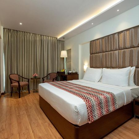 Fariyas Hotel Mumbai , Colaba Exterior photo