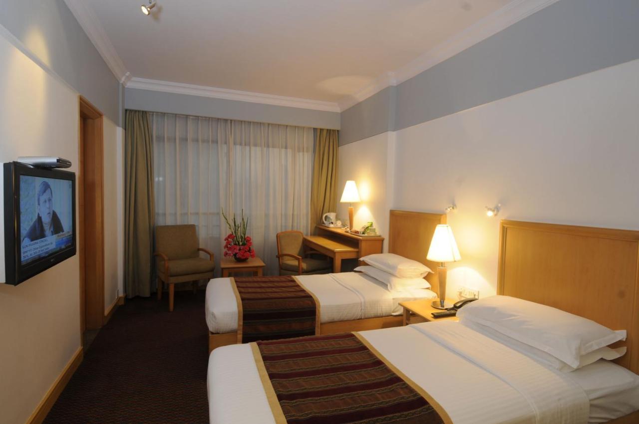 Fariyas Hotel Mumbai , Colaba Exterior photo