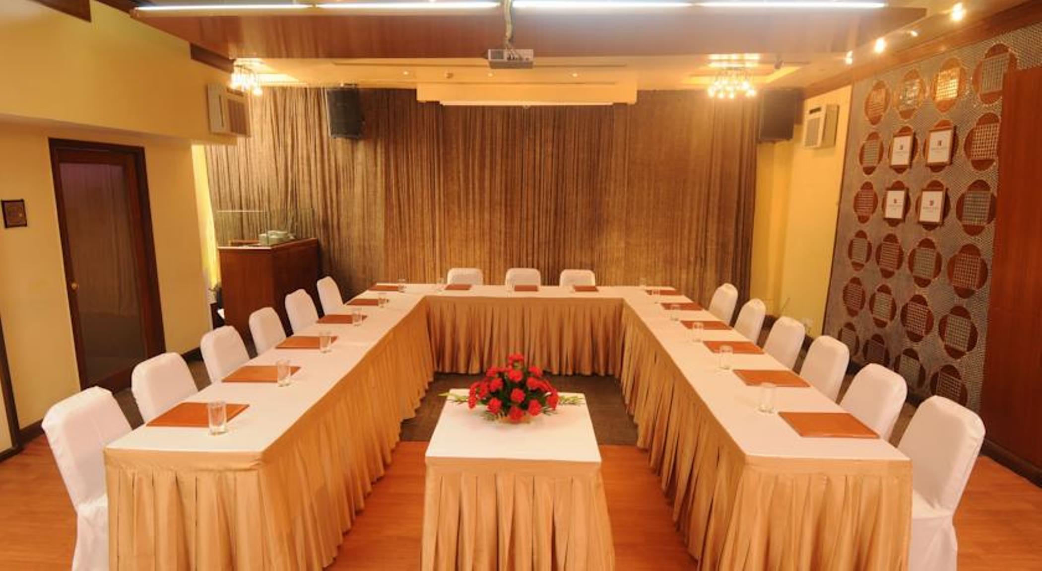 Fariyas Hotel Mumbai , Colaba Exterior photo