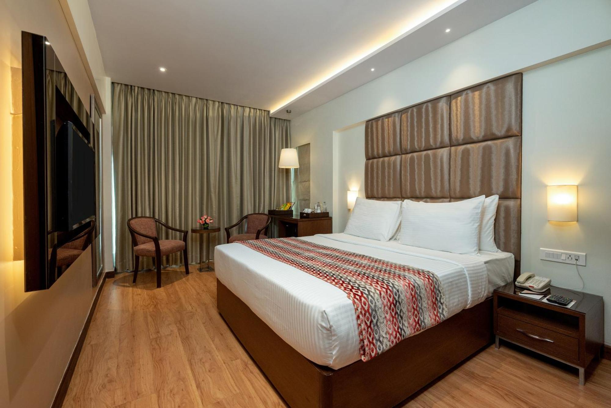 Fariyas Hotel Mumbai , Colaba Exterior photo