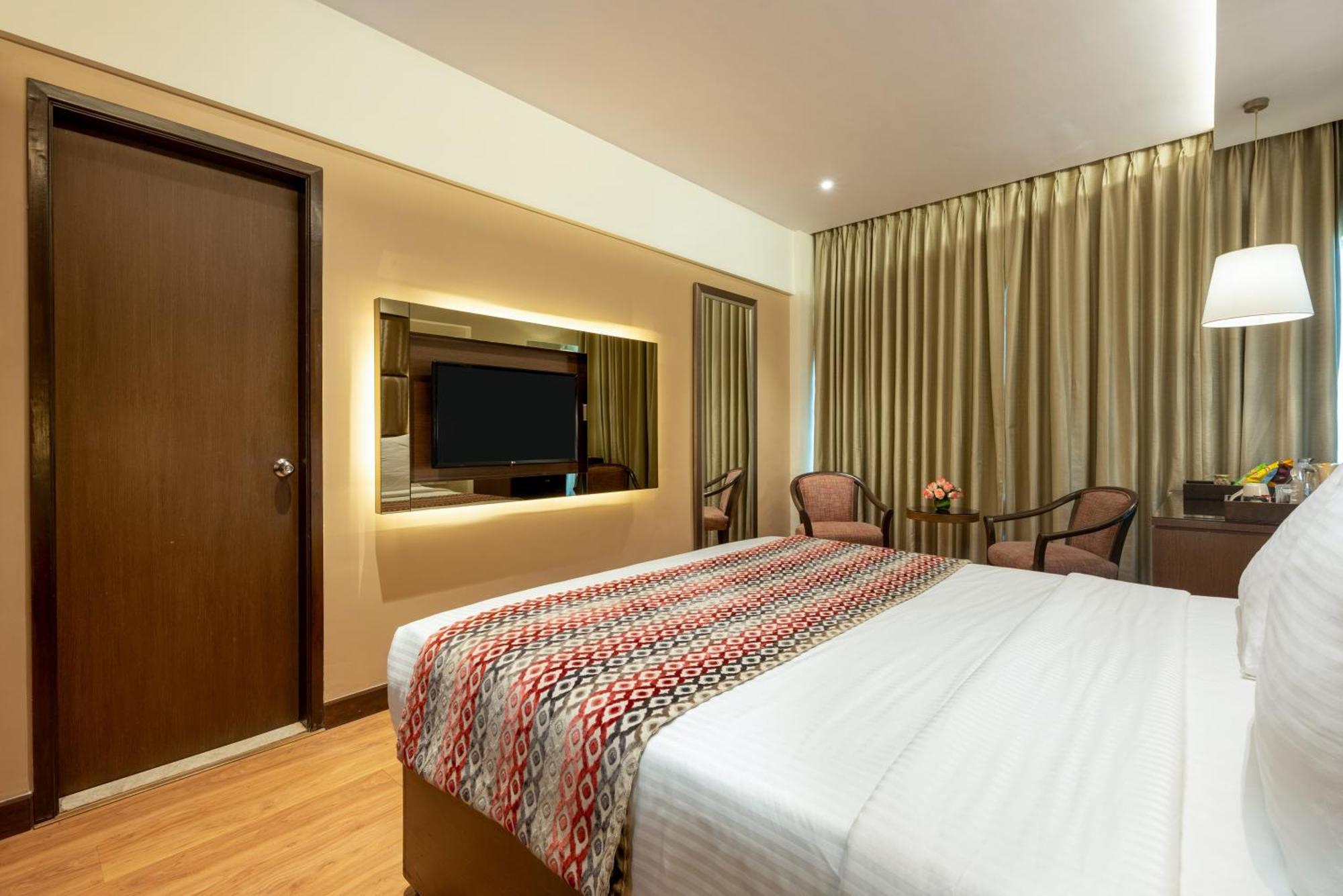 Fariyas Hotel Mumbai , Colaba Exterior photo
