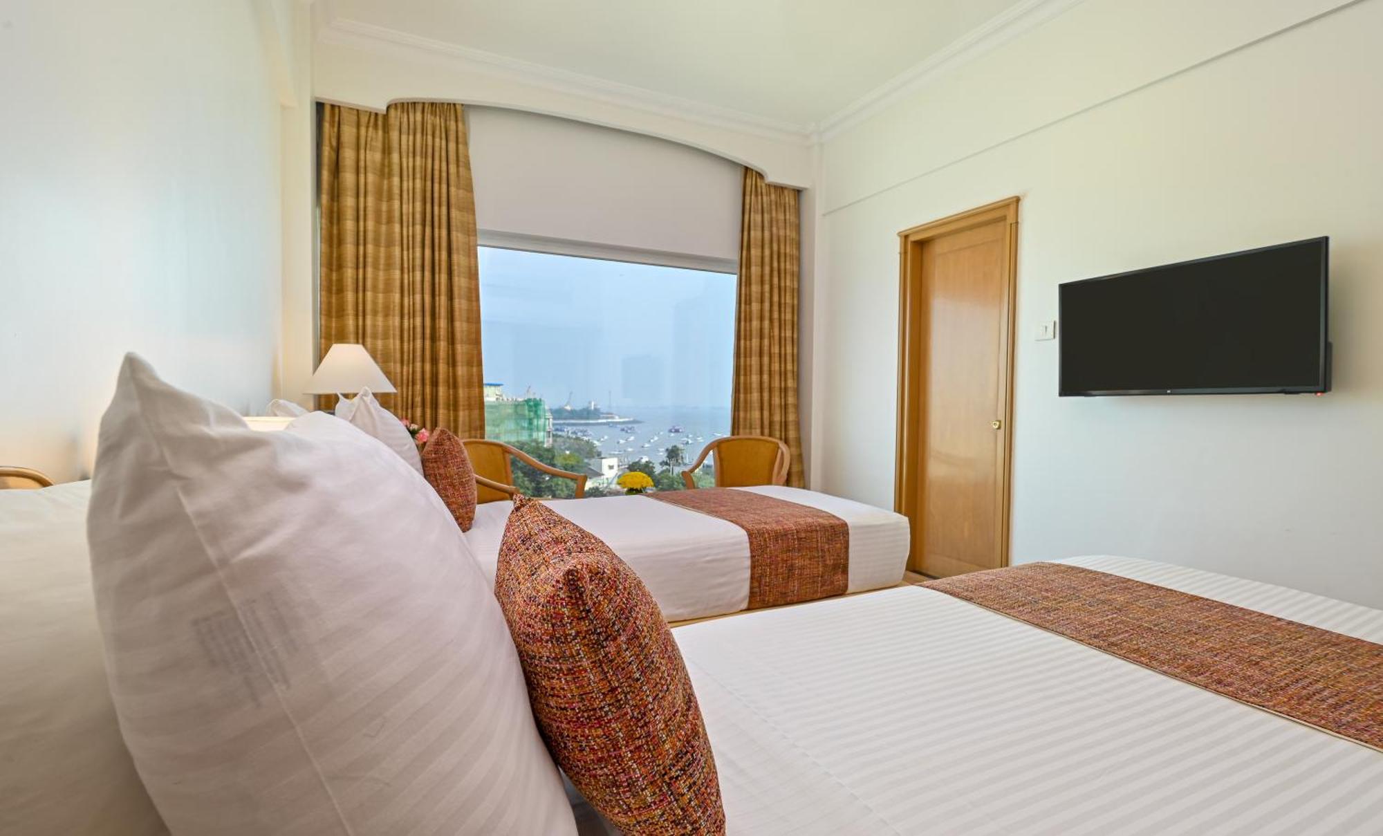 Fariyas Hotel Mumbai , Colaba Exterior photo