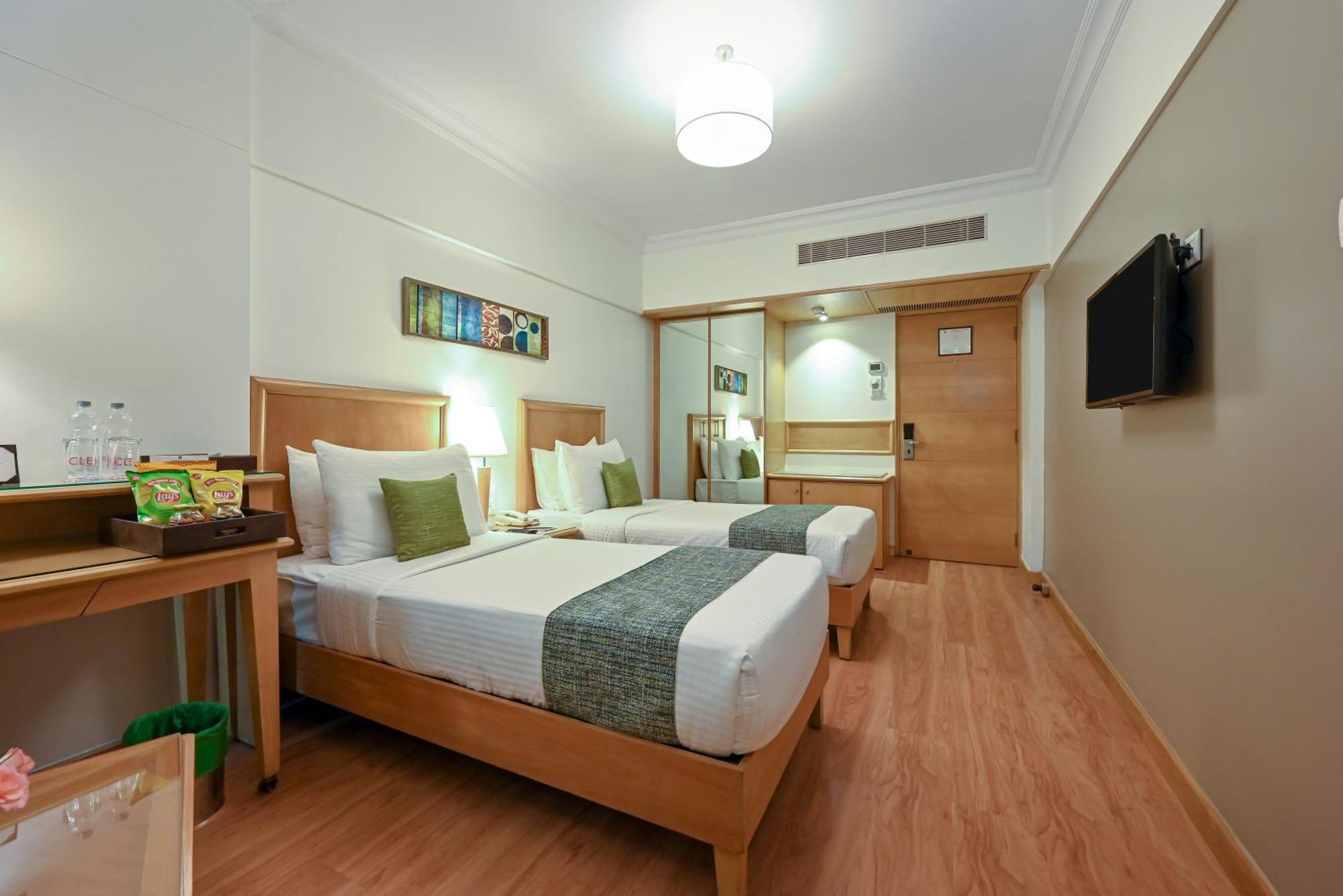 Fariyas Hotel Mumbai , Colaba Exterior photo
