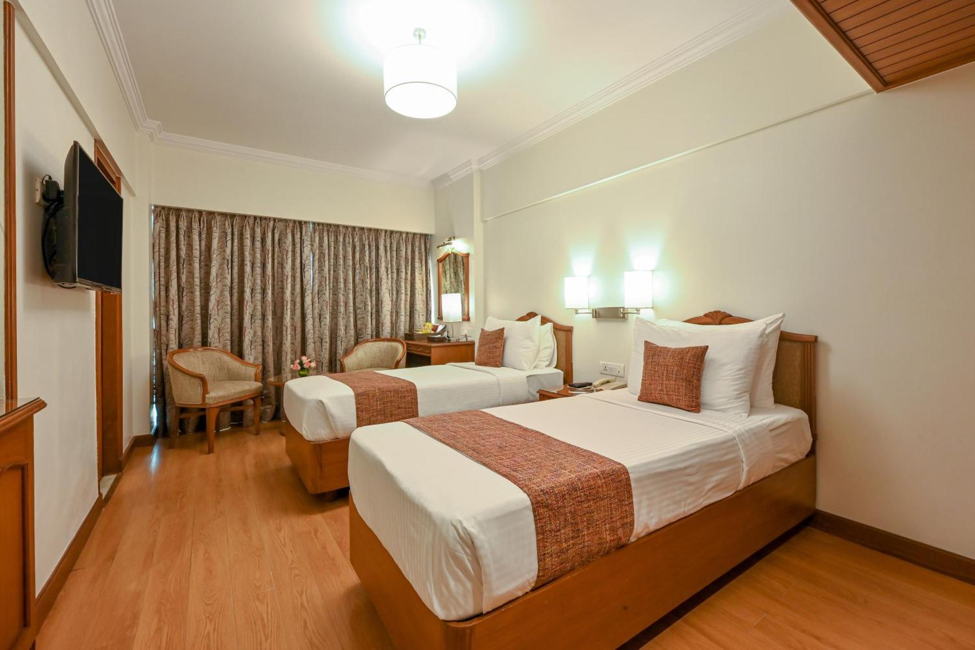 Fariyas Hotel Mumbai , Colaba Exterior photo