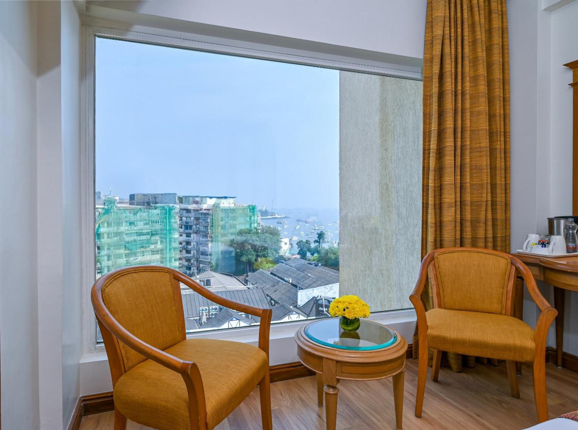 Fariyas Hotel Mumbai , Colaba Exterior photo