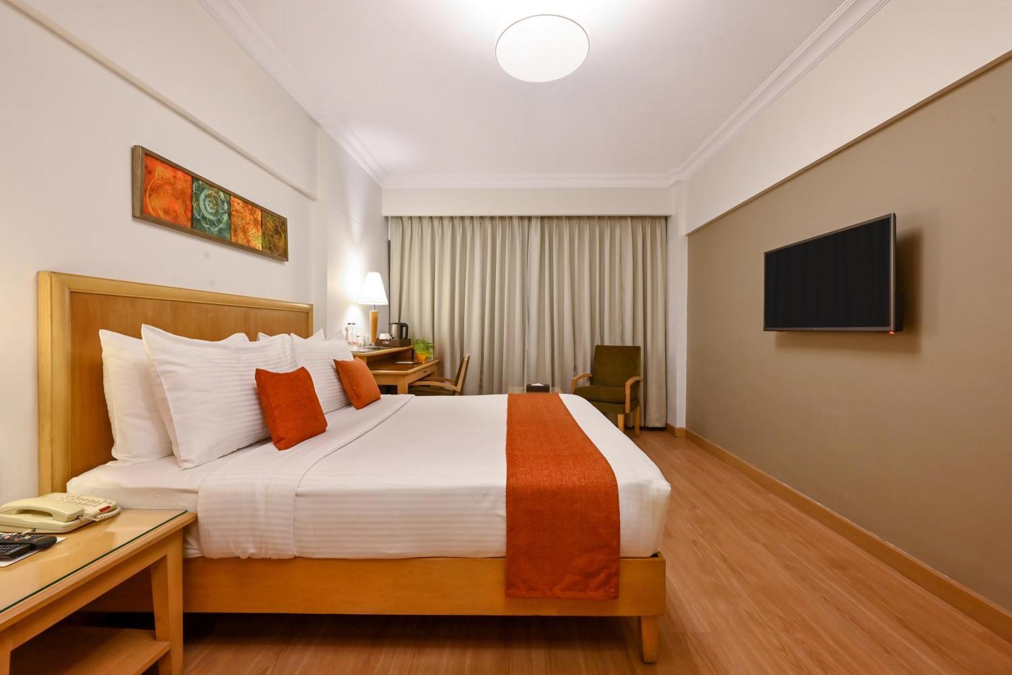 Fariyas Hotel Mumbai , Colaba Exterior photo