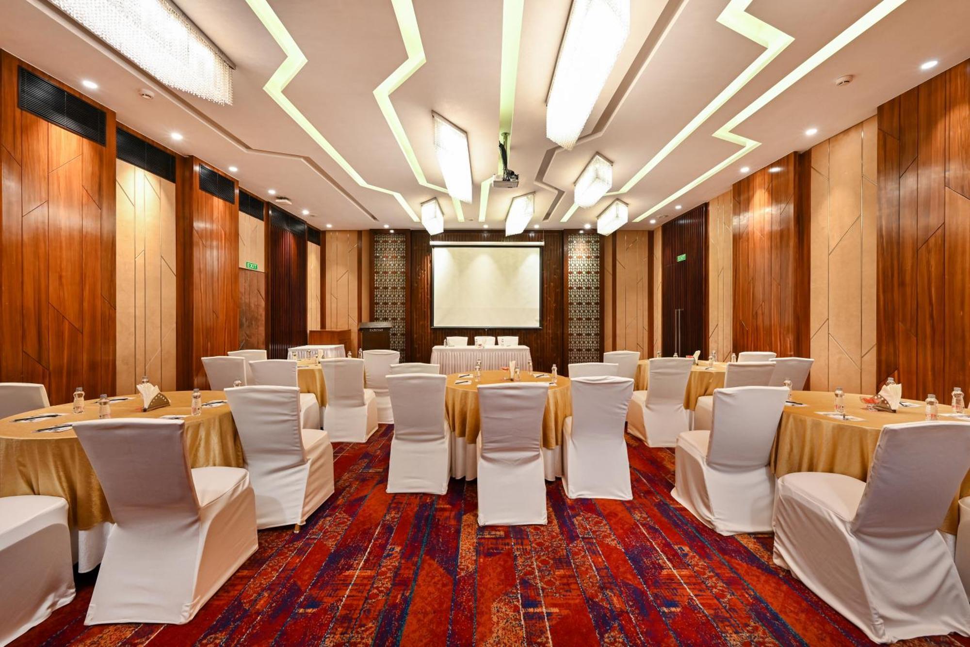 Fariyas Hotel Mumbai , Colaba Exterior photo