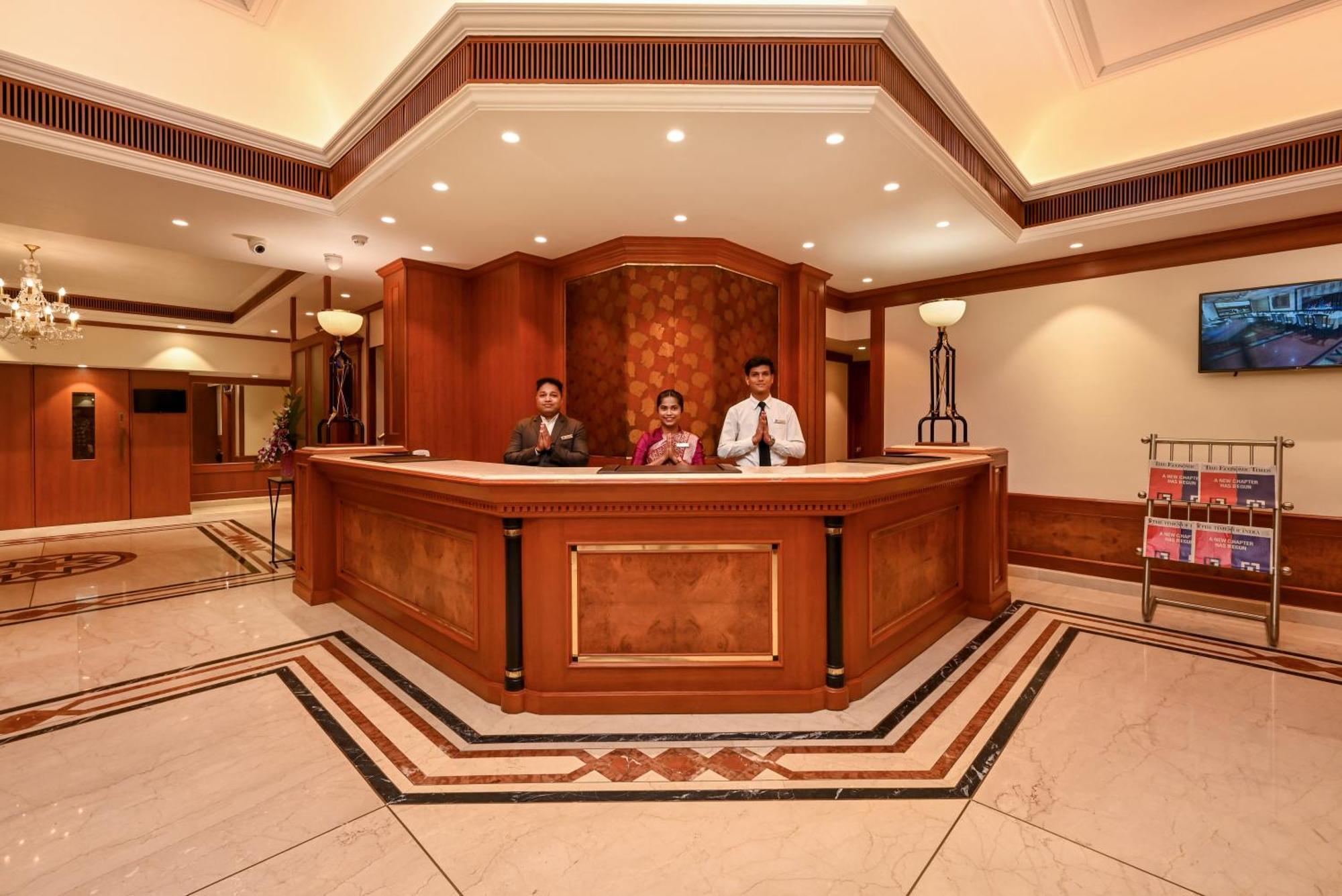 Fariyas Hotel Mumbai , Colaba Exterior photo
