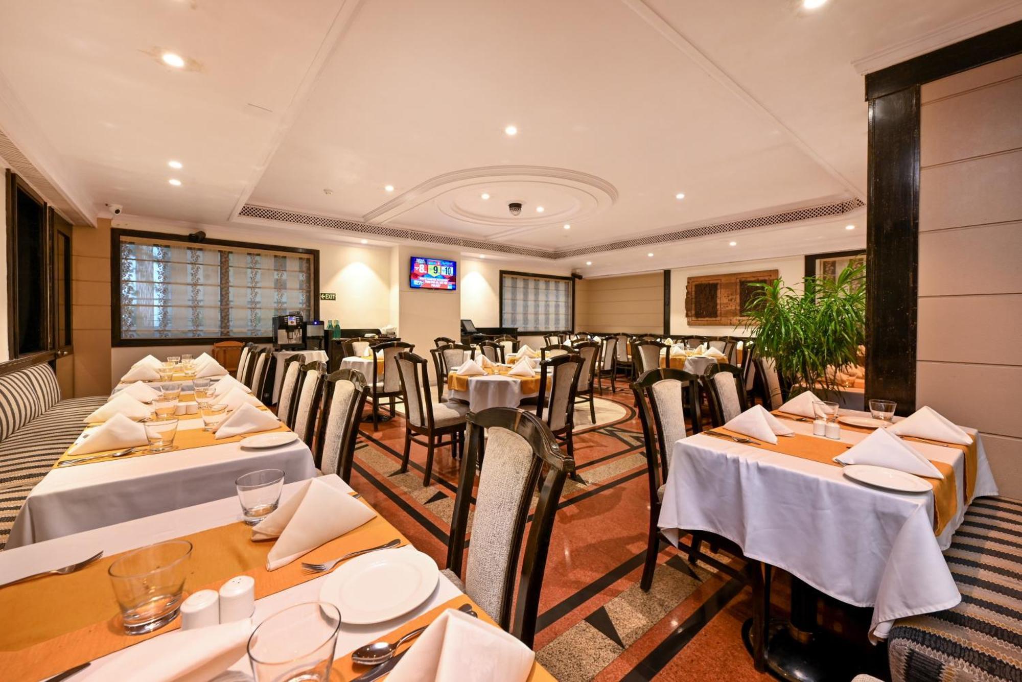 Fariyas Hotel Mumbai , Colaba Exterior photo