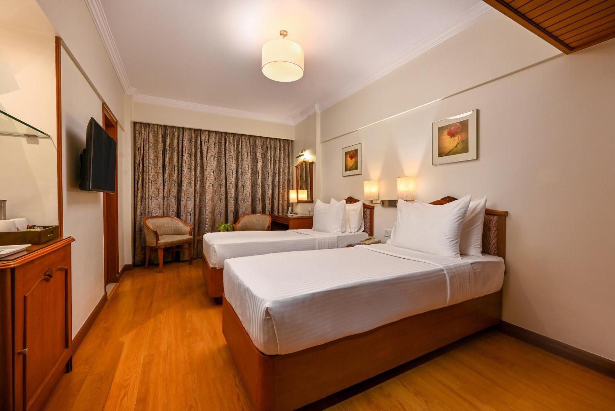 Fariyas Hotel Mumbai , Colaba Exterior photo