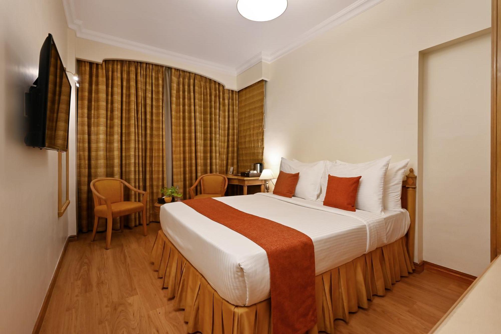 Fariyas Hotel Mumbai , Colaba Exterior photo