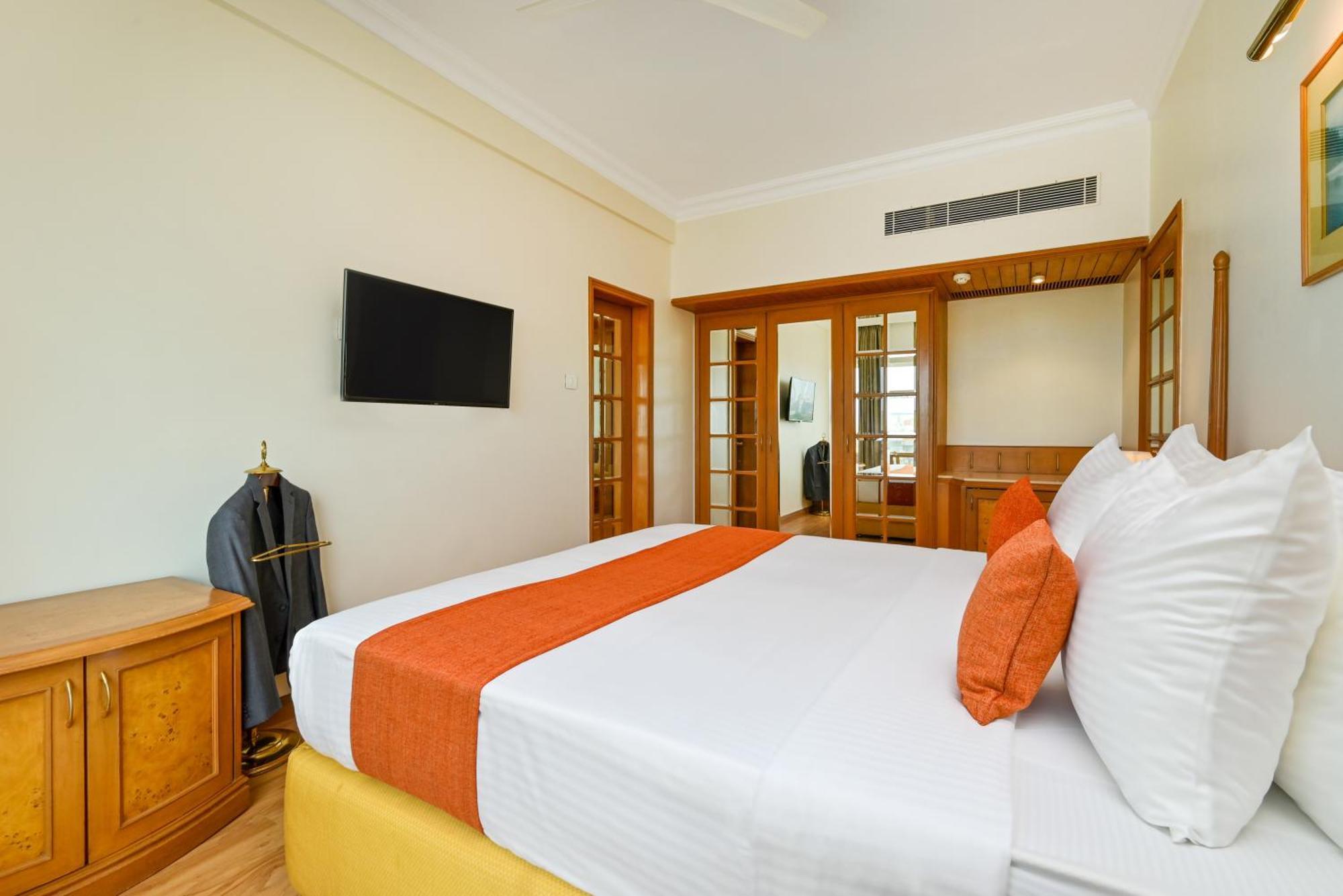 Fariyas Hotel Mumbai , Colaba Exterior photo