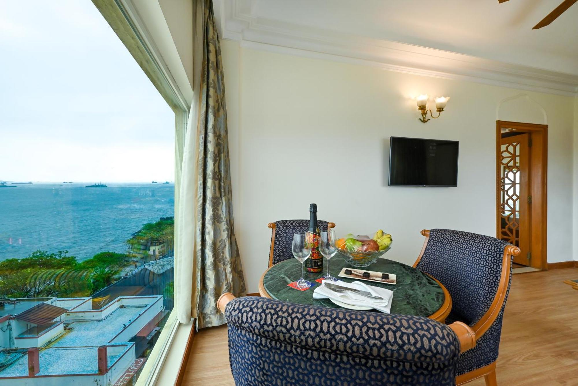 Fariyas Hotel Mumbai , Colaba Exterior photo